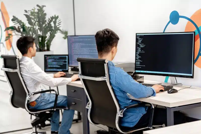 Composants hardware d'un PC IA professionnel - processeur, RAM et SSD