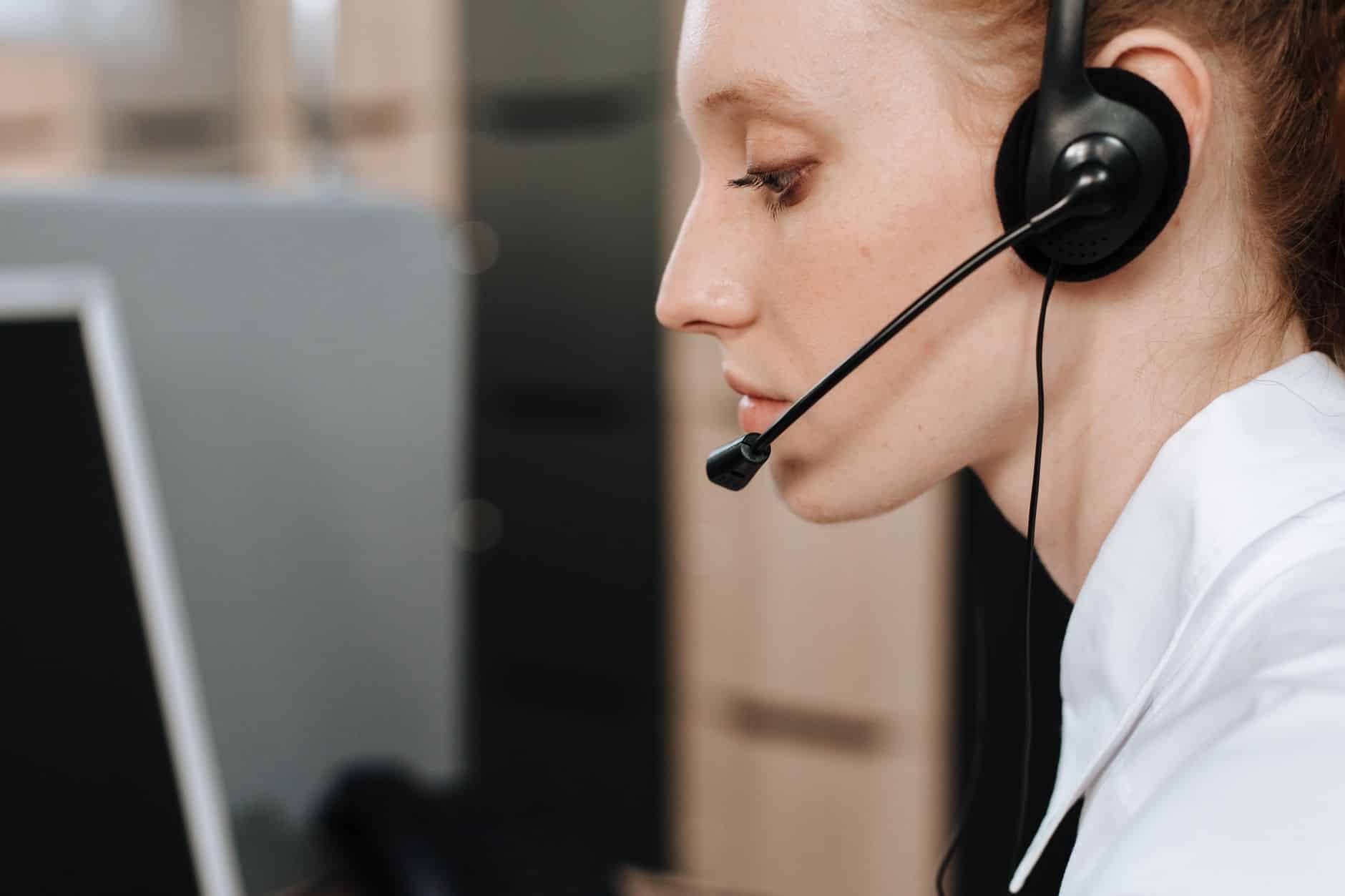 Exemple d'agent IA en service client : vérification des commandes avant réponse