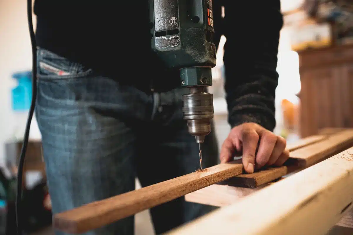 Atelier de menuiserie artisanale, cas concret pour automatiser ses tâches répétitives sans coder