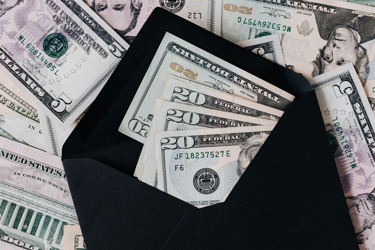 Reporting hebdomadaire et traitement des demandes automatisés pour une entreprise artisanale