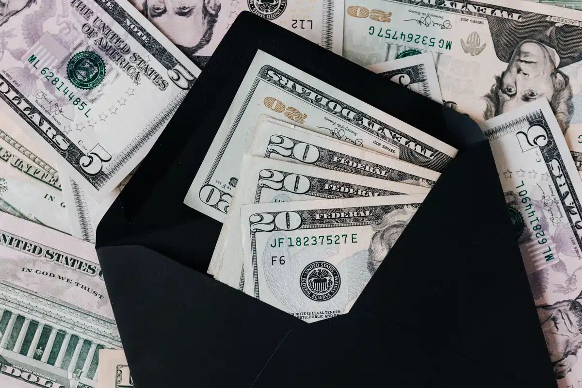 Reporting hebdomadaire et traitement des demandes automatisés pour une entreprise artisanale