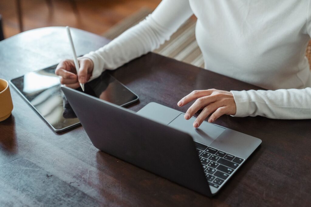 Rédaction assistée par l'intelligence artificielle