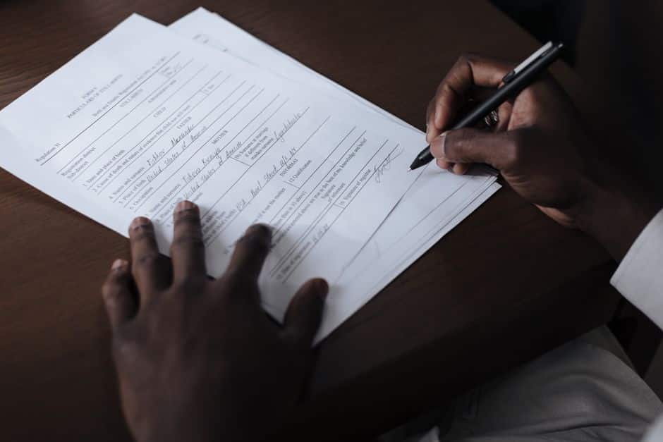 Signature d'un dossier administratif de demande de financement