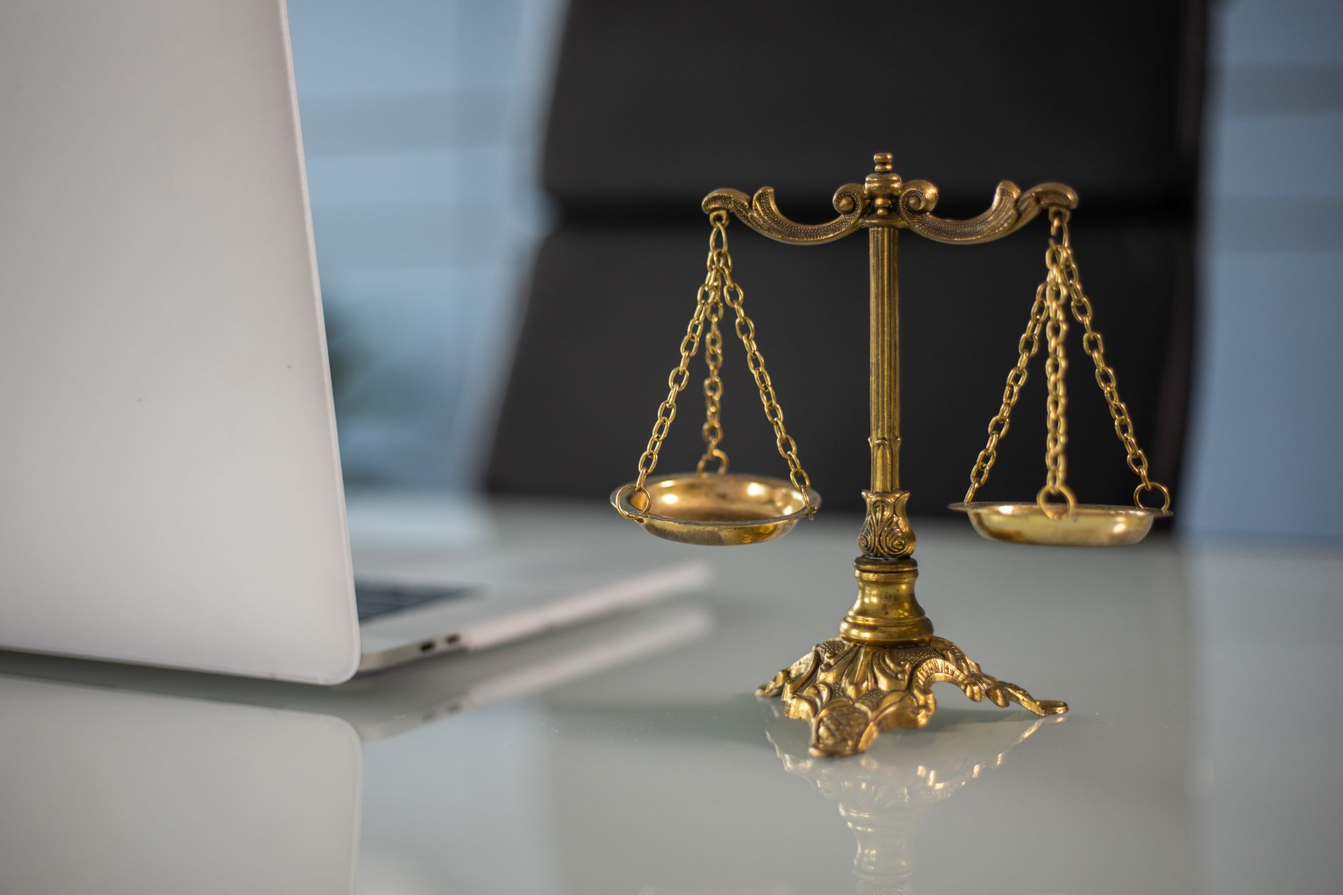 Balance symbolisant la comparaison de deux options